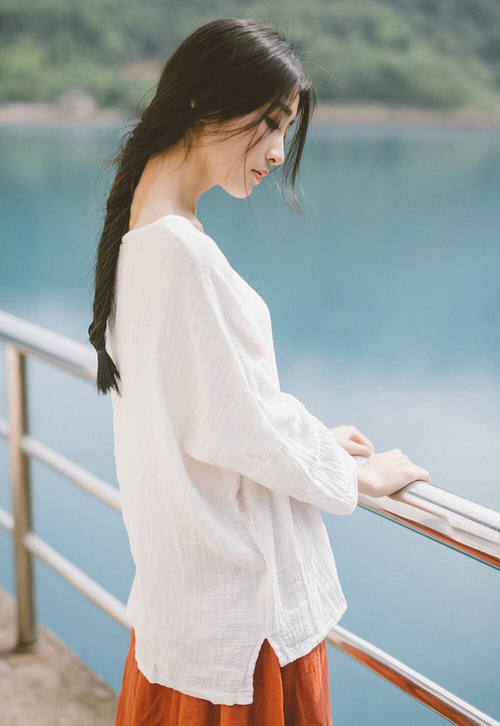 爱游戏线上-“快艇冲浪：东三叉湖赛场迎来极限水上运动的热潮”